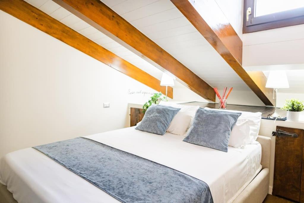 Canonica Attic Apartment Milano Eksteriør billede